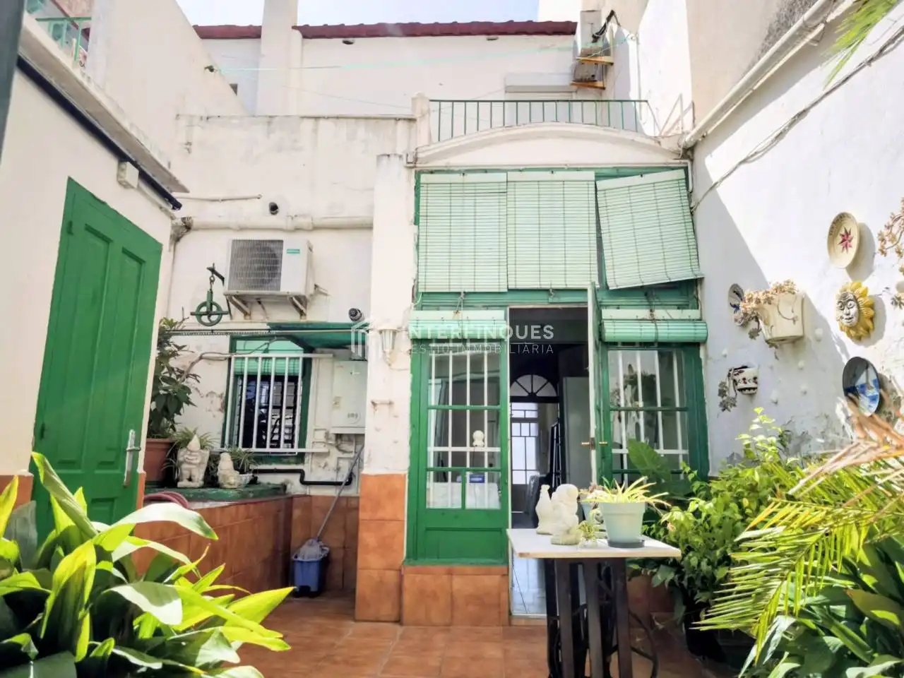 Vista exterior de Casa o xalet en venda en Badalona amb Terrassa