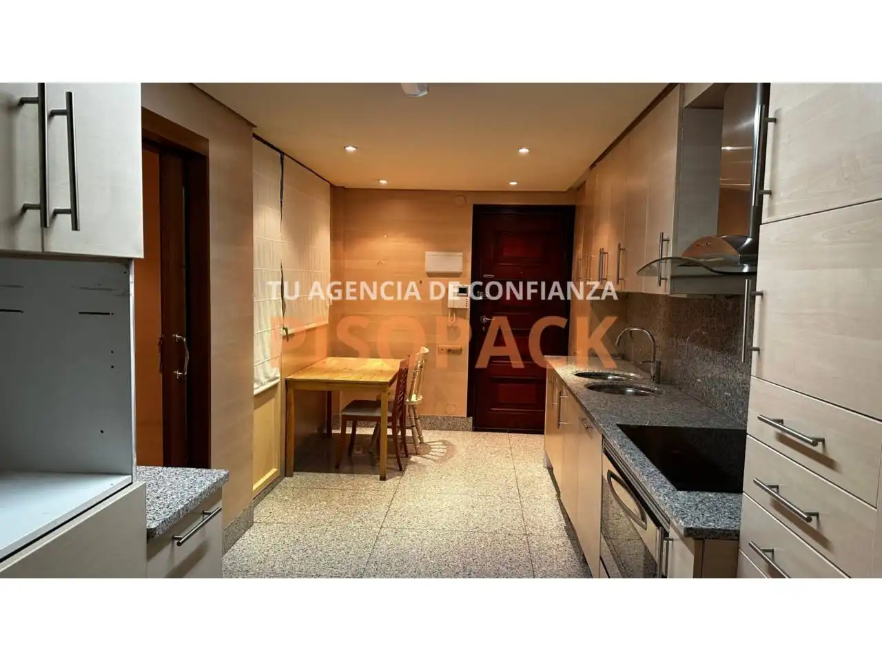 Cocina de Piso en venta en  Pamplona / Iruña con Calefacción, Terraza y Balcón