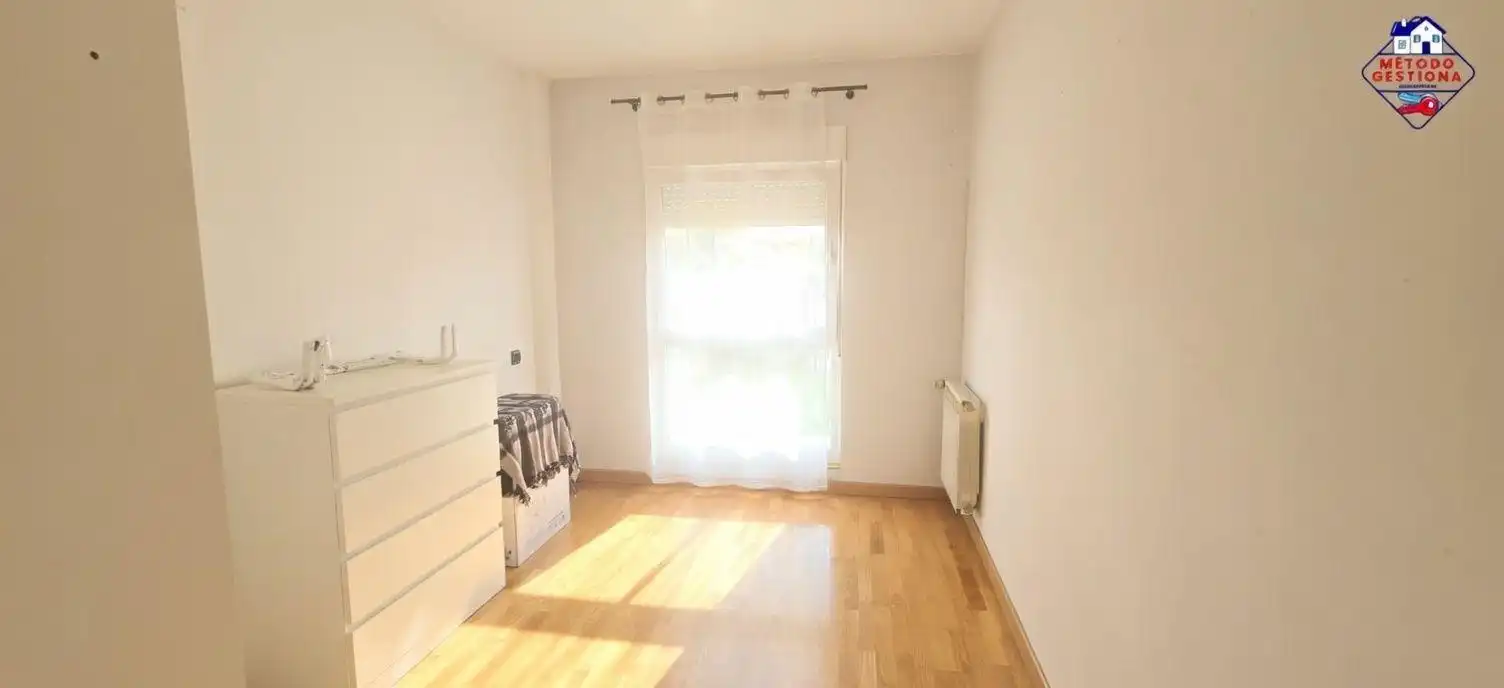 Schlafzimmer von Erdgeschoss zum Verkauf in Santillana del Mar mit Privatgarten, Terrasse und Gemeinschaftspool