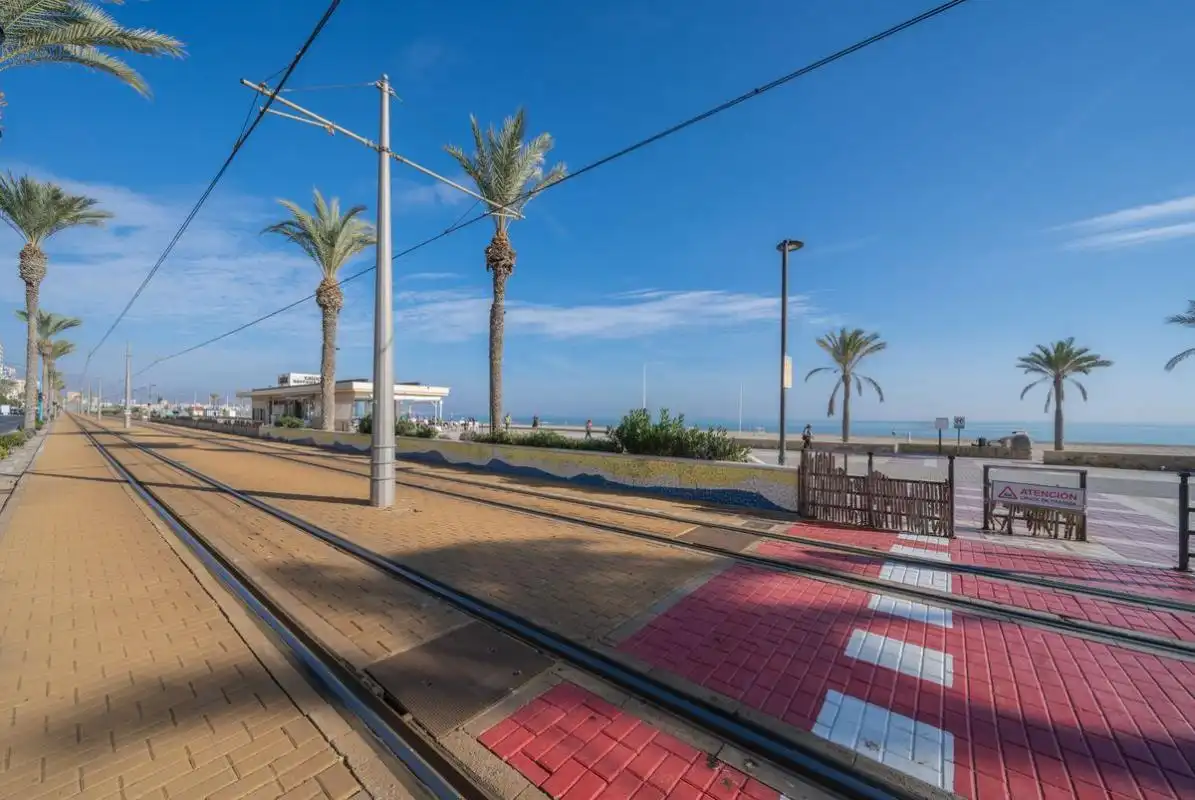 Vista exterior de Piso en venta en El Campello con Calefacción, Jardín privado y Terraza