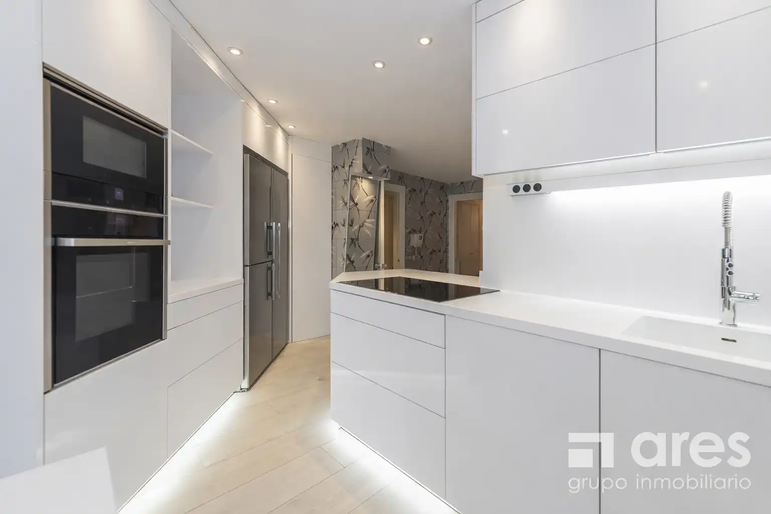 Kitchen of Flat for sale in Madrid  with Air Conditioner, Heating and Private garden