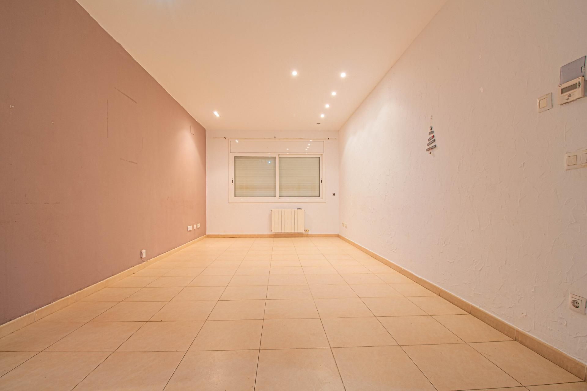 Planta baja for sale in Figueres  with Heating