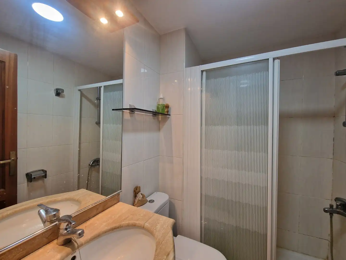 Bathroom of Flat for sale in Girona  with Heating, Storage room and Balcony