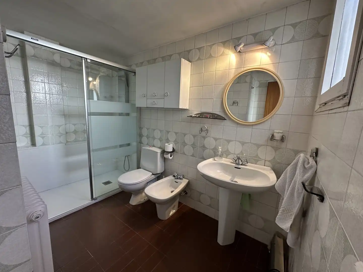 Badezimmer von Dachboden zum Verkauf in Girona mit Klimaanlage, Heizung und Terrasse