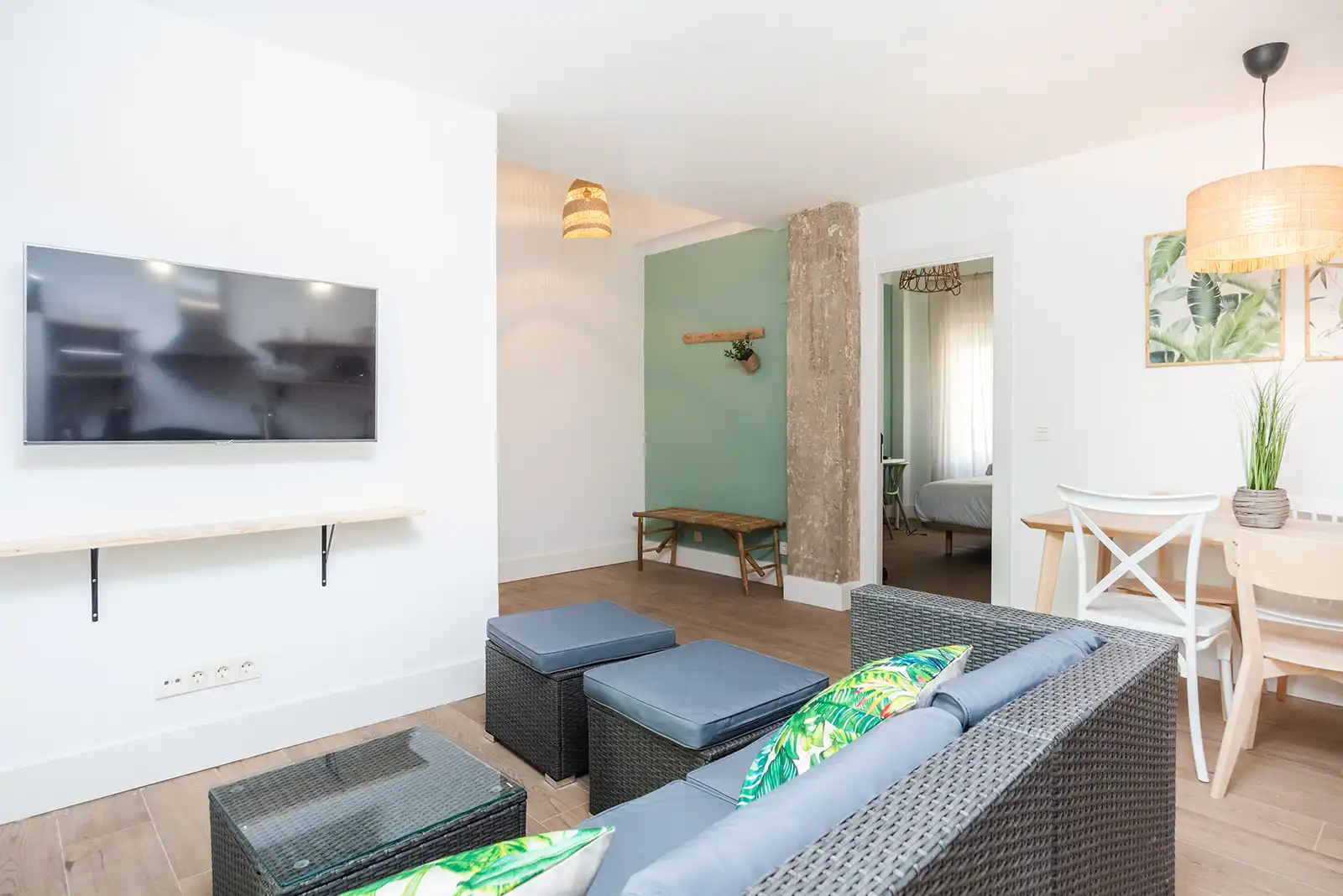 Living room of Flat for rent in Zaragoza  with Air Conditioner, Terrace and Furnished
