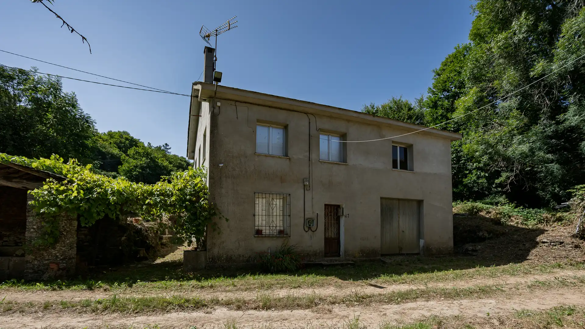 Vista exterior de Finca rústica en venta en Castroverde con Amueblado