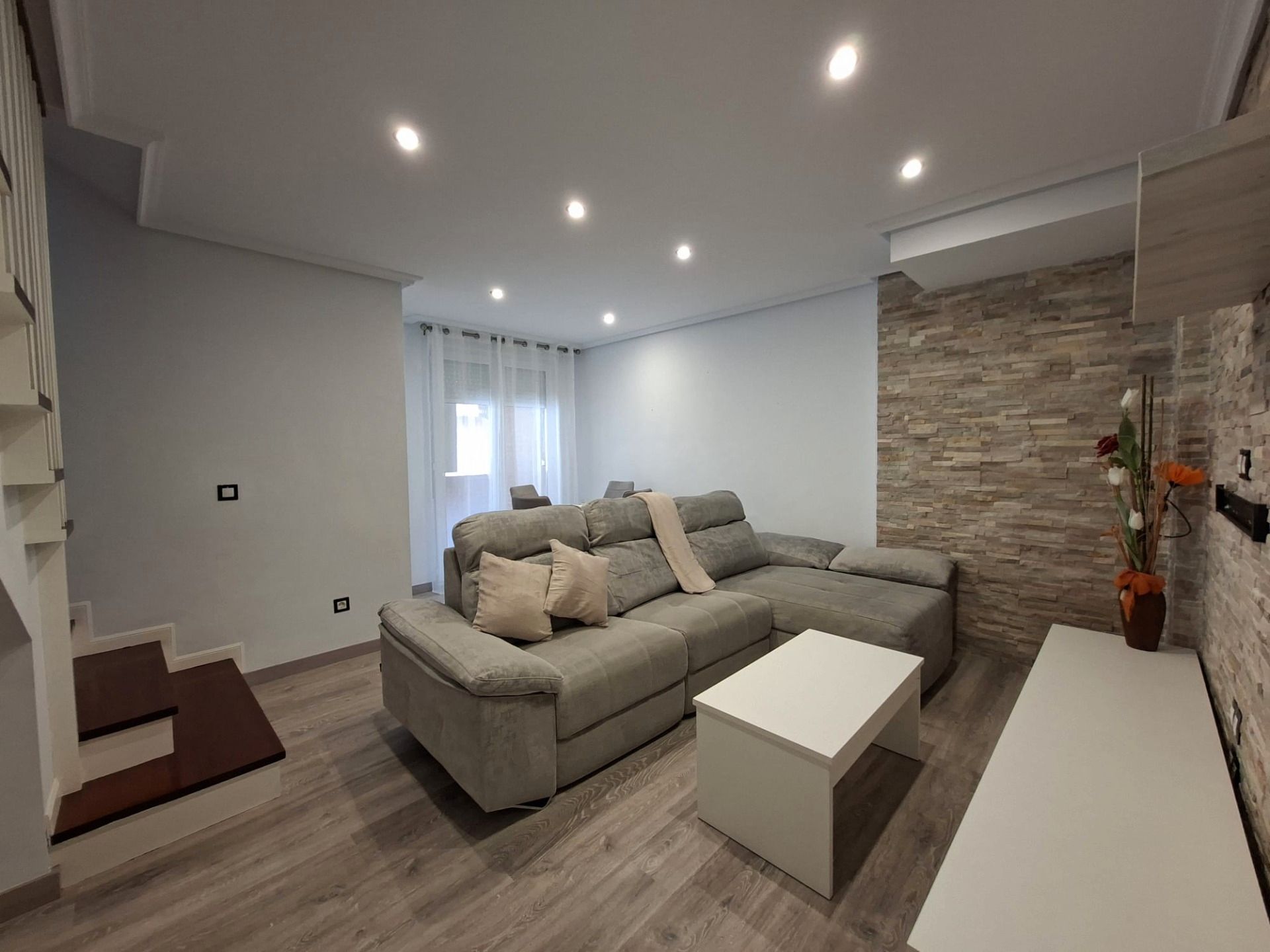 Sala d'estar de Dúplex en venda en Piélagos amb Calefacció, Terrassa i Traster