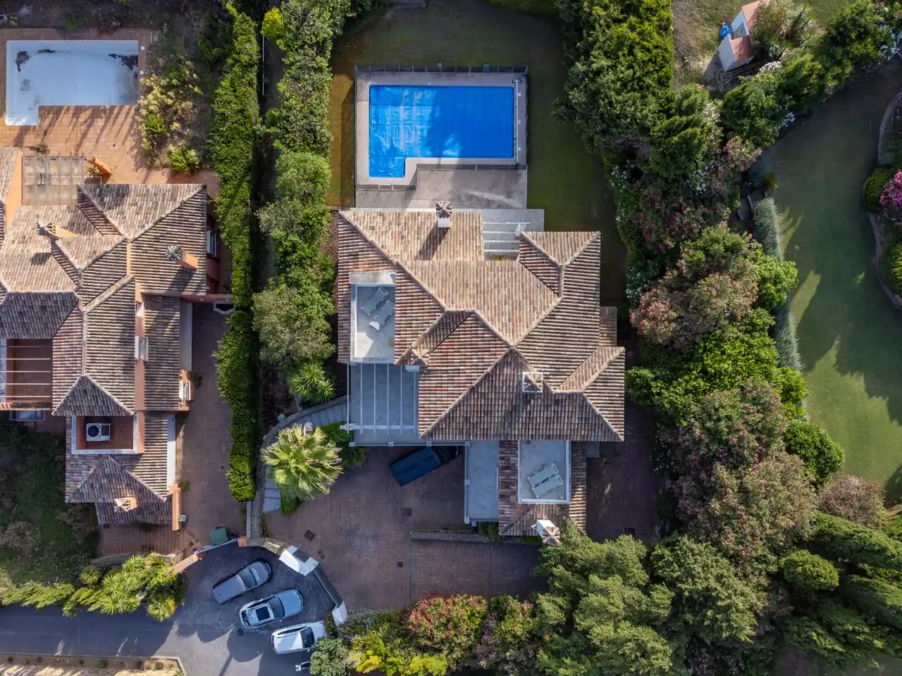 Vista exterior de Casa o xalet en venda en Sotogrande amb Aire condicionat, Jardí privat i Terrassa