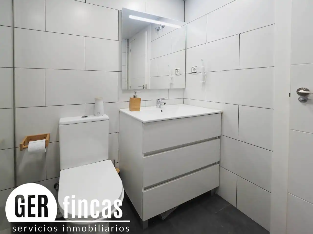 Badezimmer von Wohnung zum Verkauf in Terrassa mit Klimaanlage, Parkett und Terrasse