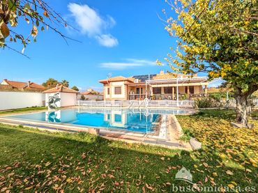 Casa con piscina in vendita a LLanos del Arenal