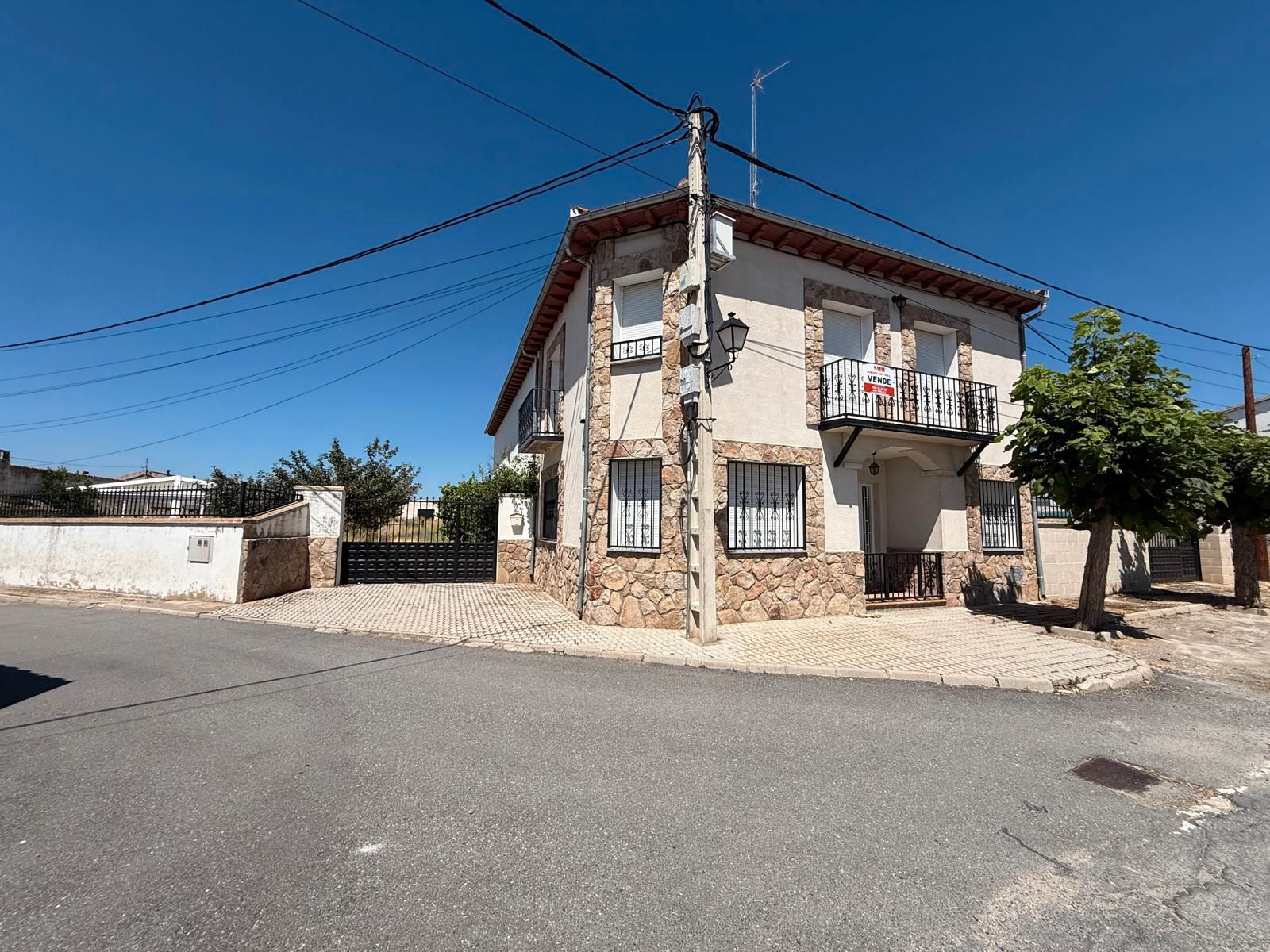 Vista exterior de Casa o xalet en venda en La Torre amb Calefacció i Piscina