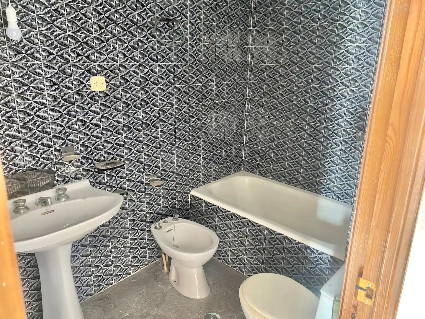 Badezimmer von Wohnung zum Verkauf in Castellón de la Plana / Castelló de la Plana mit Balkon