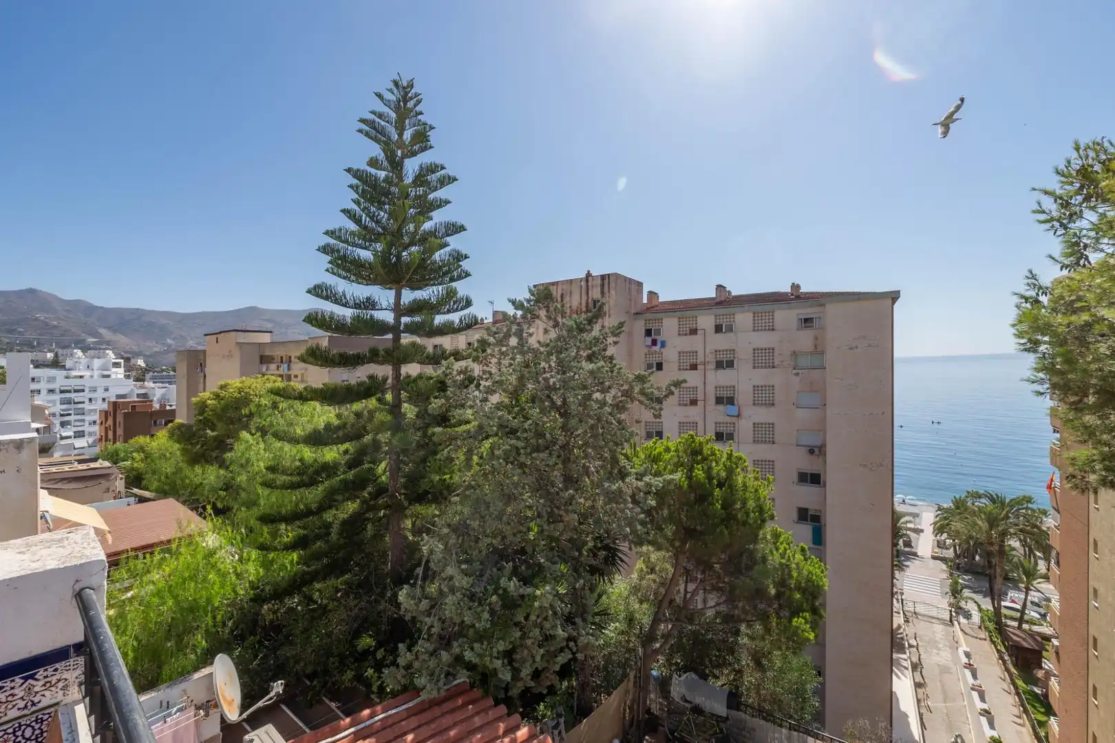 Außenansicht von Haus oder Chalet zum Verkauf in Almuñécar mit Privatgarten, Terrasse und Balkon