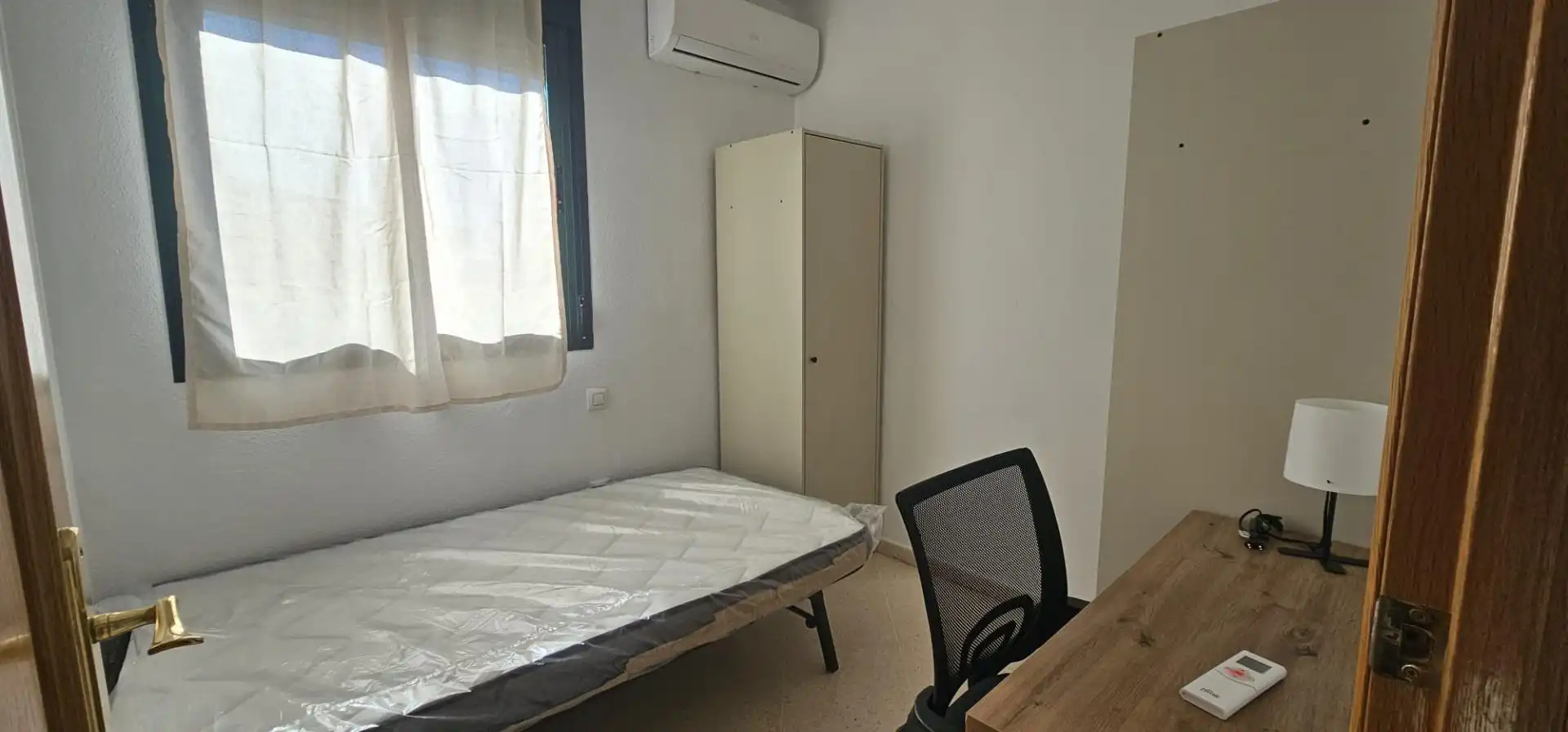 Schlafzimmer von Wohnung zur Miete in Badajoz mit Klimaanlage und Heizung