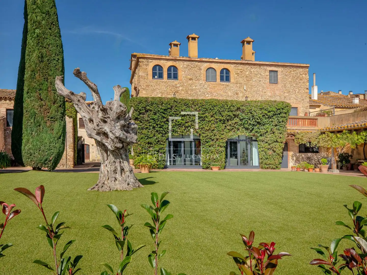 Vista exterior de Casa o xalet en venda en Ullastret amb Aire condicionat, Calefacció i Jardí privat