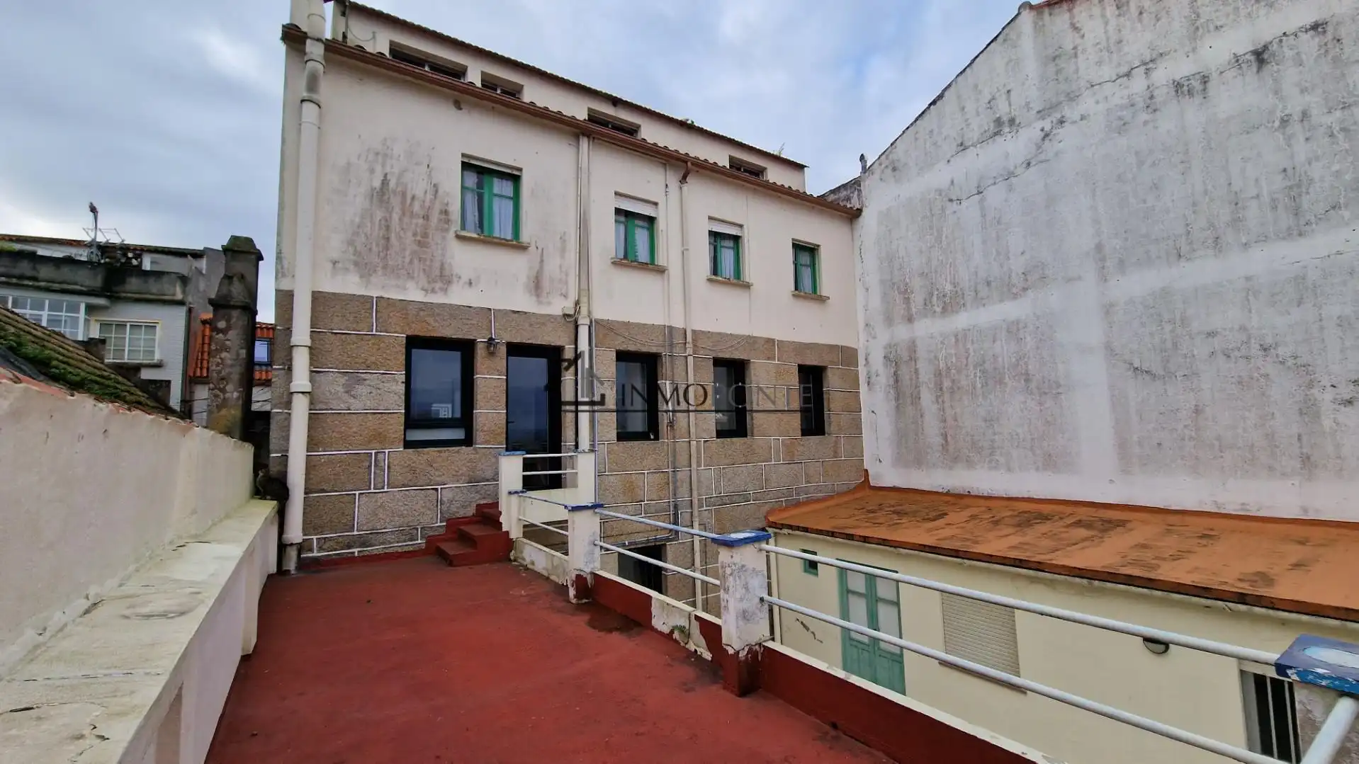 Vista exterior de Casa adosada en venda en O Grove   amb Calefacció, Jardí privat i Traster