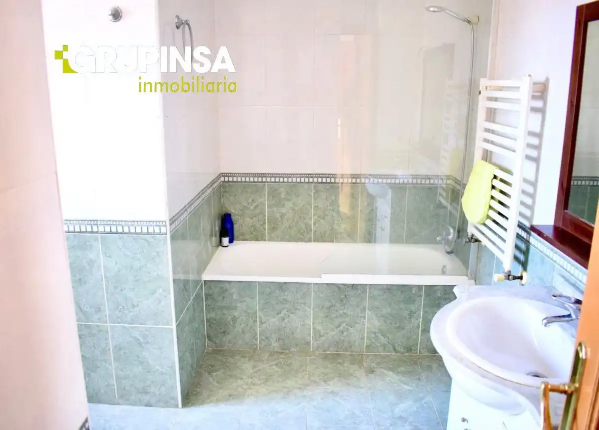 Baño de Piso en venta en Castellón de la Plana / Castelló de la Plana con Aire acondicionado, Terraza y Trastero