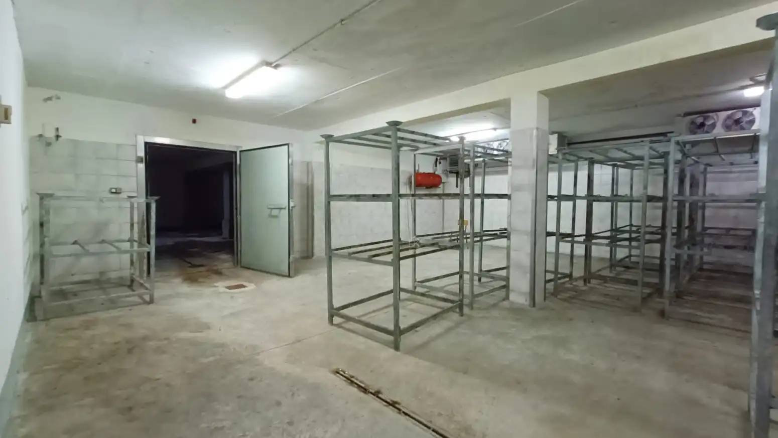 Fabrikhallen zum Verkauf in Tineo