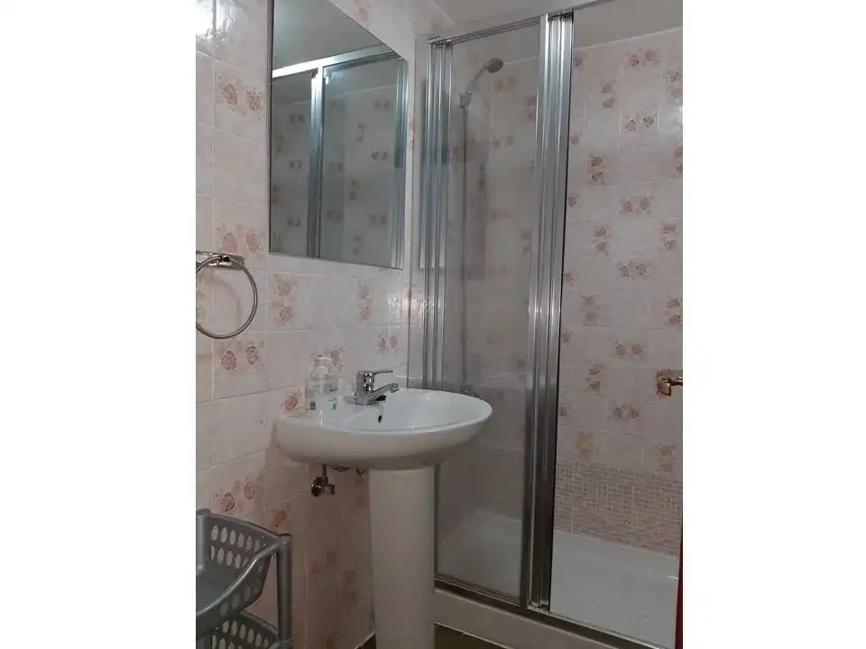 Baño de Piso de alquiler en Sevilla con Aire acondicionado y Balcón