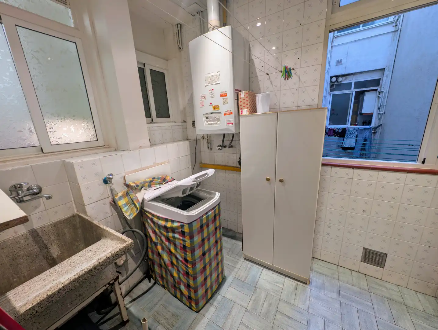 Kitchen of Flat for sale in Barcelona  with Air Conditioner, Heating and Oven