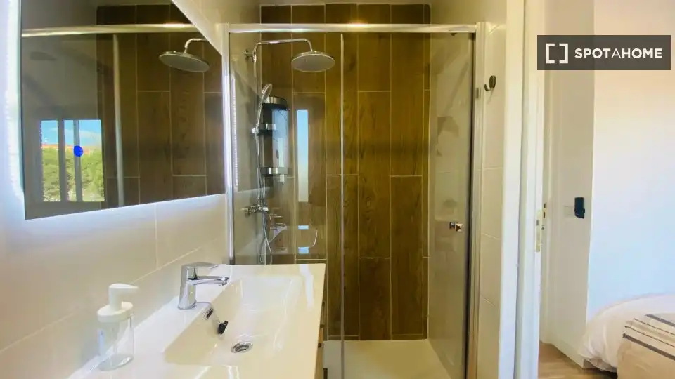 Baño de Piso de alquiler en Madrid con Aire acondicionado, Calefacción y Amueblado