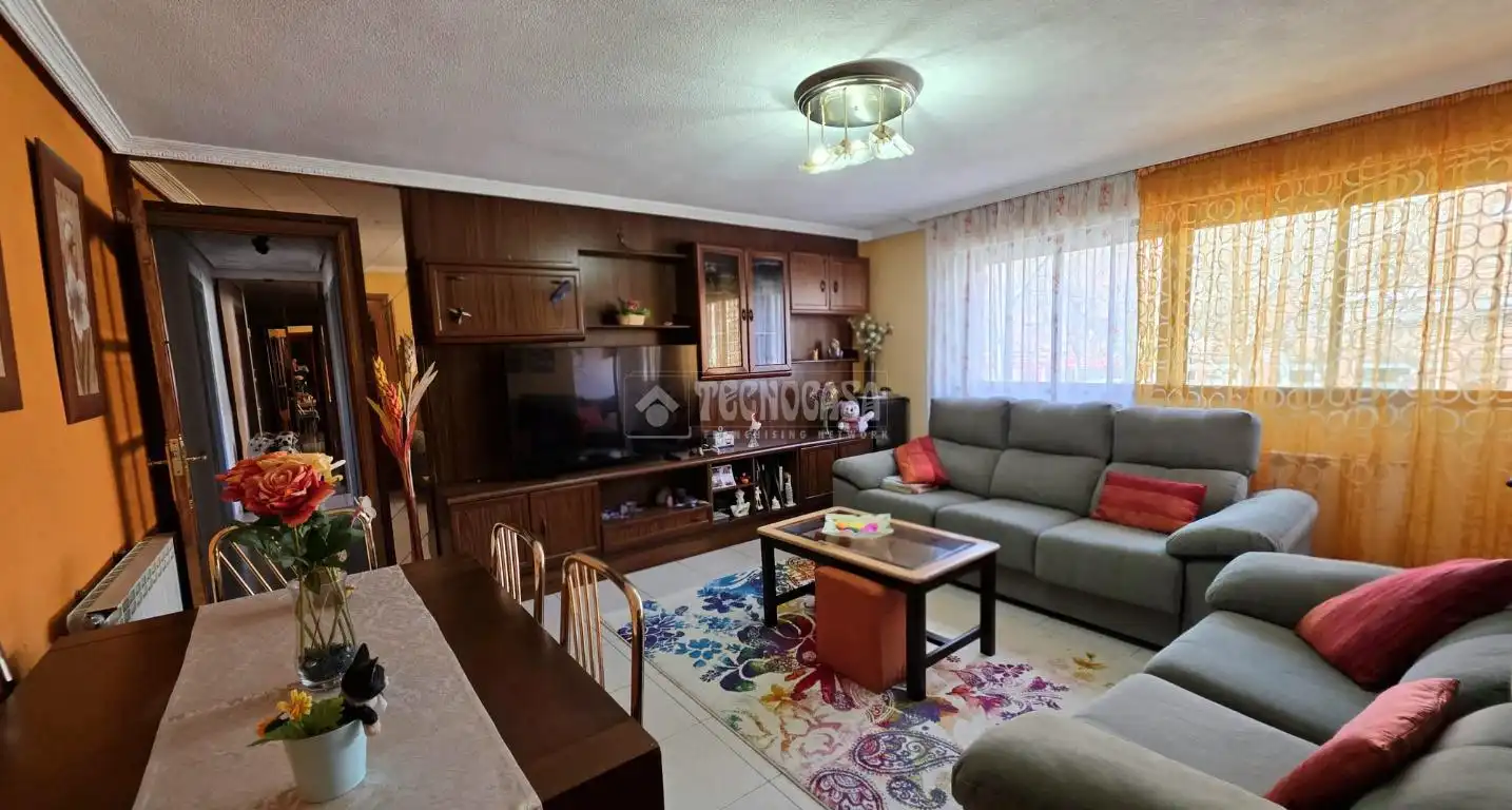 Sala d'estar de Pis en venda en Madrid amb Calefacció i Terrassa