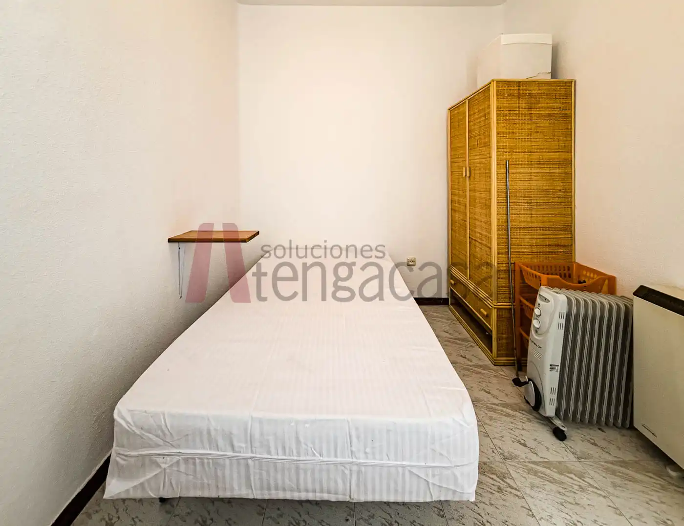 Flat for rent to own in Calle de la Colegiata, Embajadores - Lavapiés