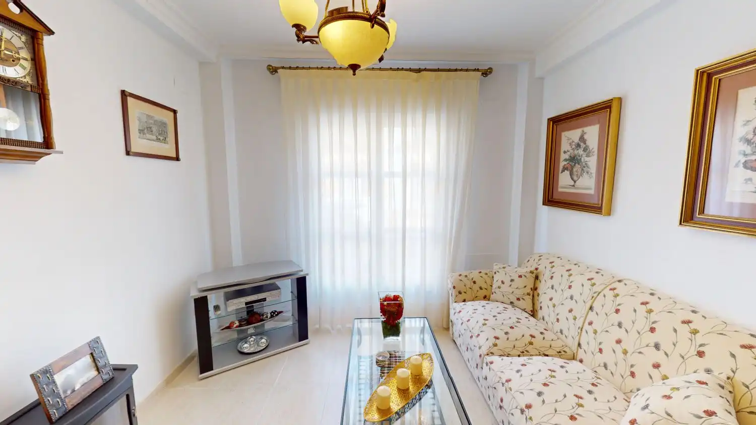 Sala d'estar de Casa o xalet en venda en Alcalá de Guadaira amb Aire condicionat i Terrassa