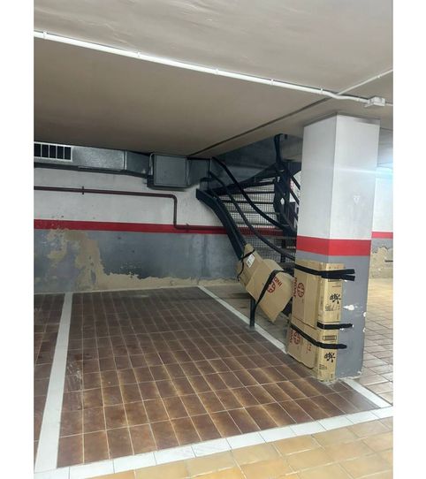 Foto 2 von Garage zum Verkauf in Calle Montiu, Montcada Centre - La Ribera, Montcada i Reixac