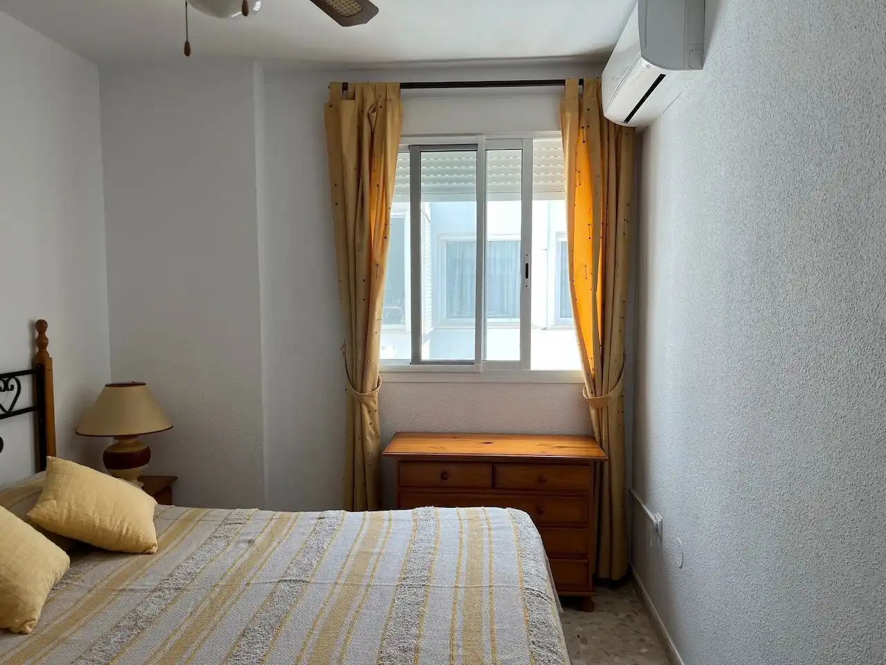 Habitación de Ático de alquiler en Vélez-Málaga con Aire acondicionado, Calefacción y Terraza