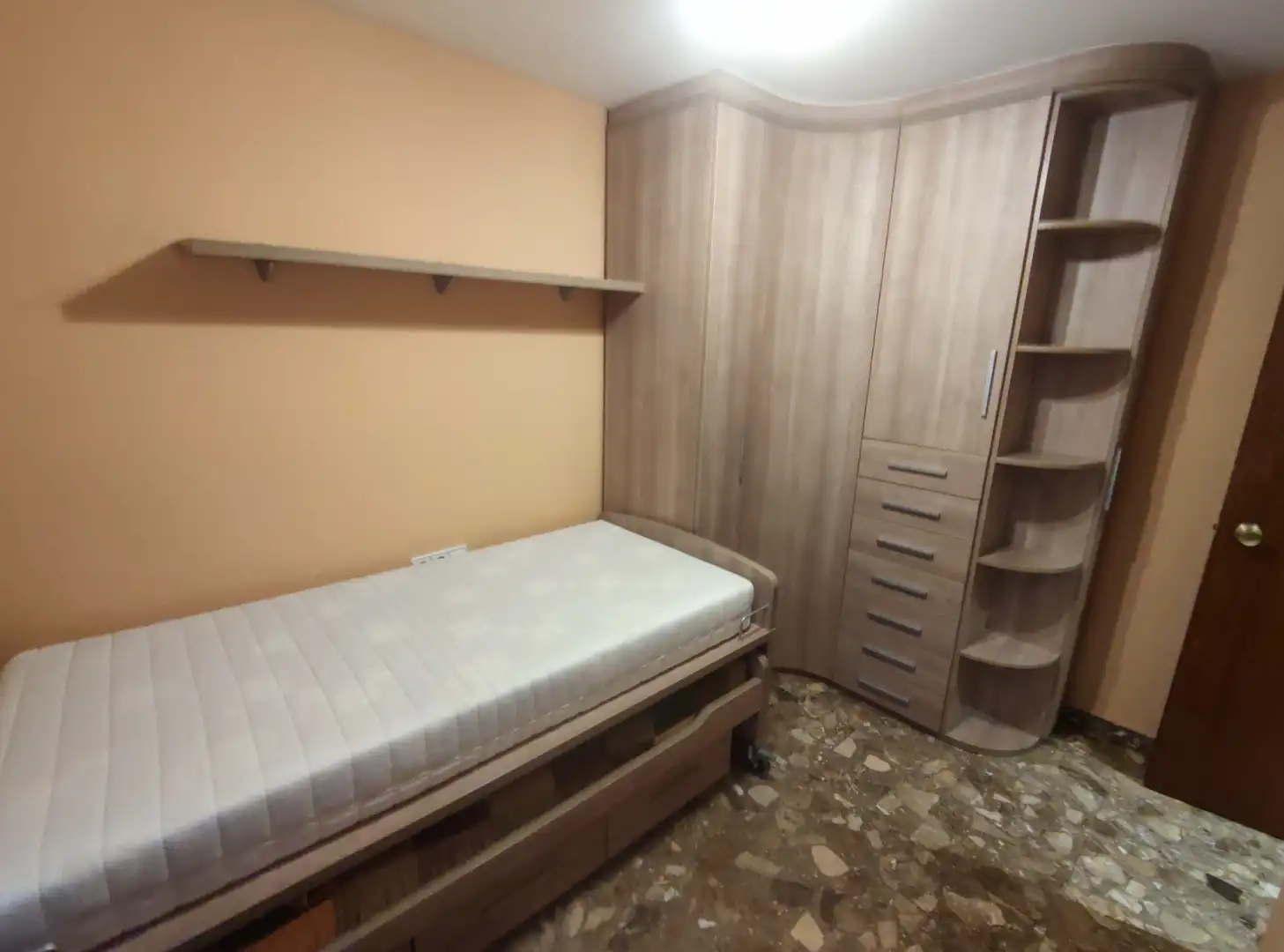 Habitación de Piso de alquiler en Lleida con Aire acondicionado, Calefacción y Amueblado
