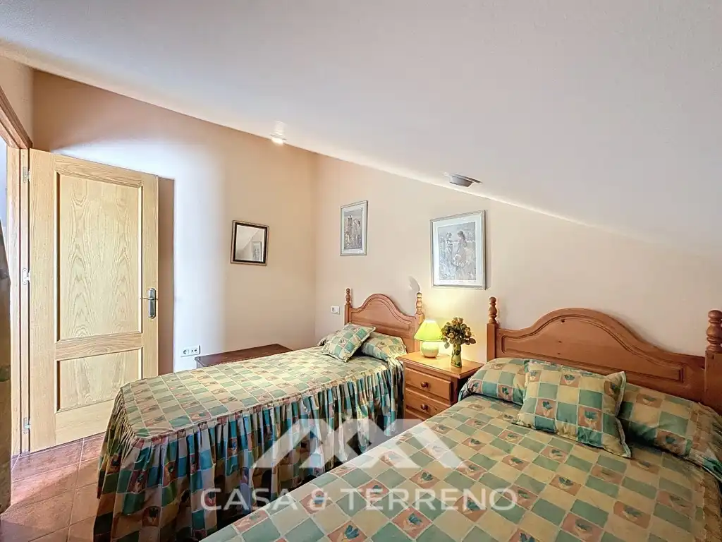 Dormitori de Casa adosada en venda en Vélez-Málaga amb Aire condicionat, Piscina i Microones