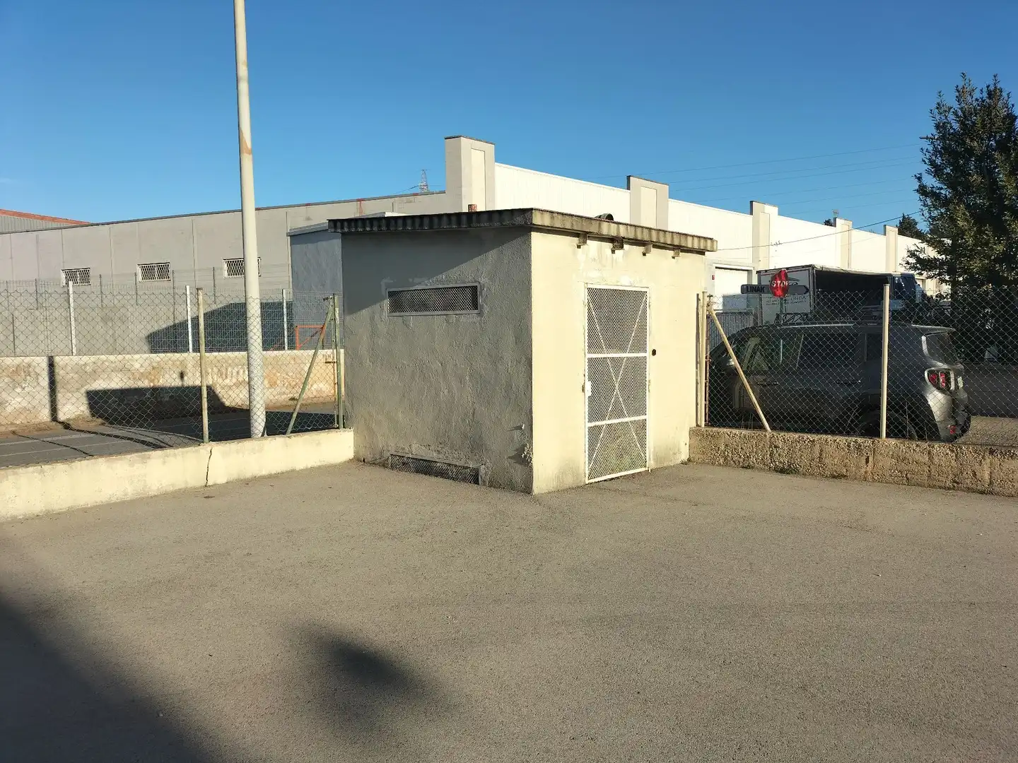 Vista exterior de Nave industrial en venta en Rubí