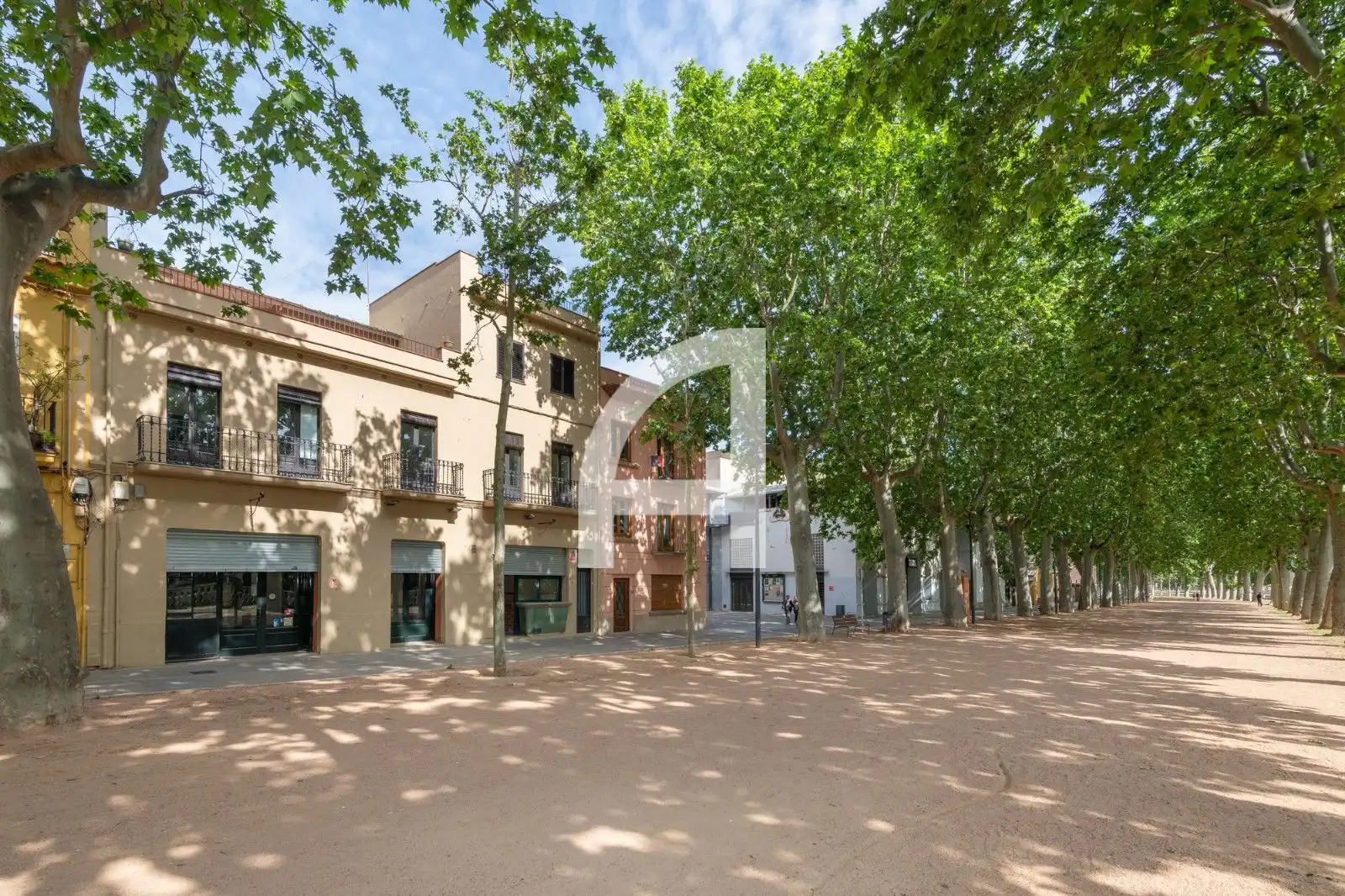 Außenansicht von Einfamilien-Reihenhaus zum Verkauf in La Bisbal d'Empordà mit Terrasse