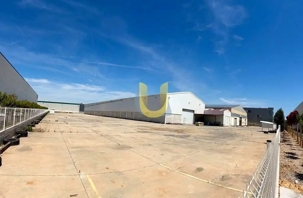 Vista exterior de Nau industrial de lloguer en Alcalá de Henares