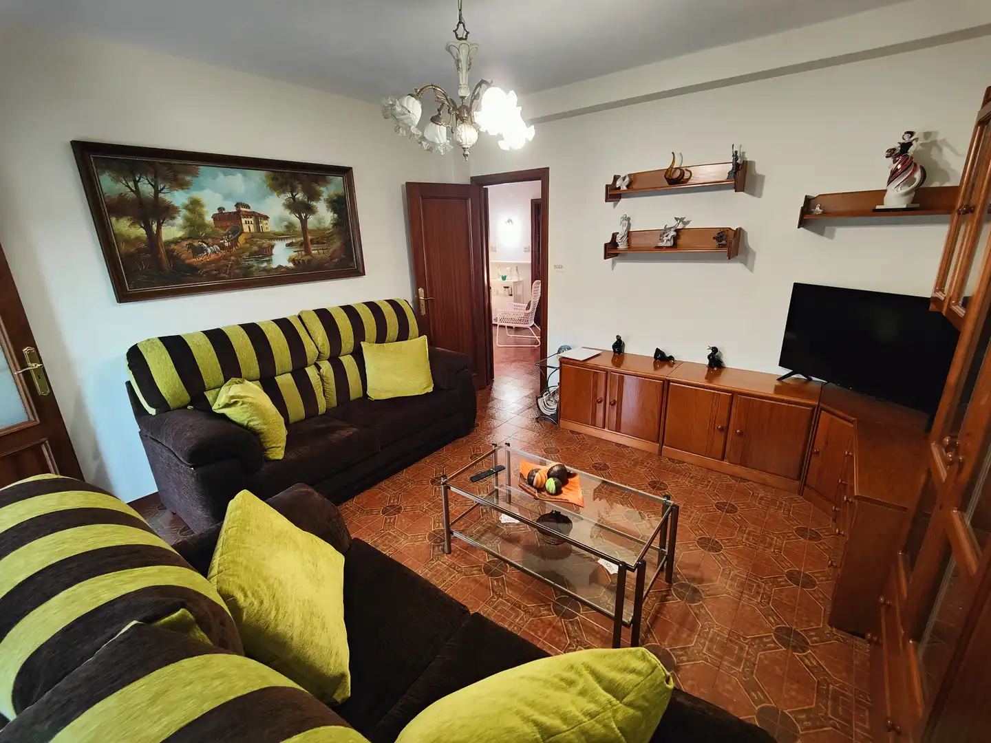 Sala d'estar de Casa o xalet en venda en Rianxo amb Calefacció, Jardí privat i Moblat