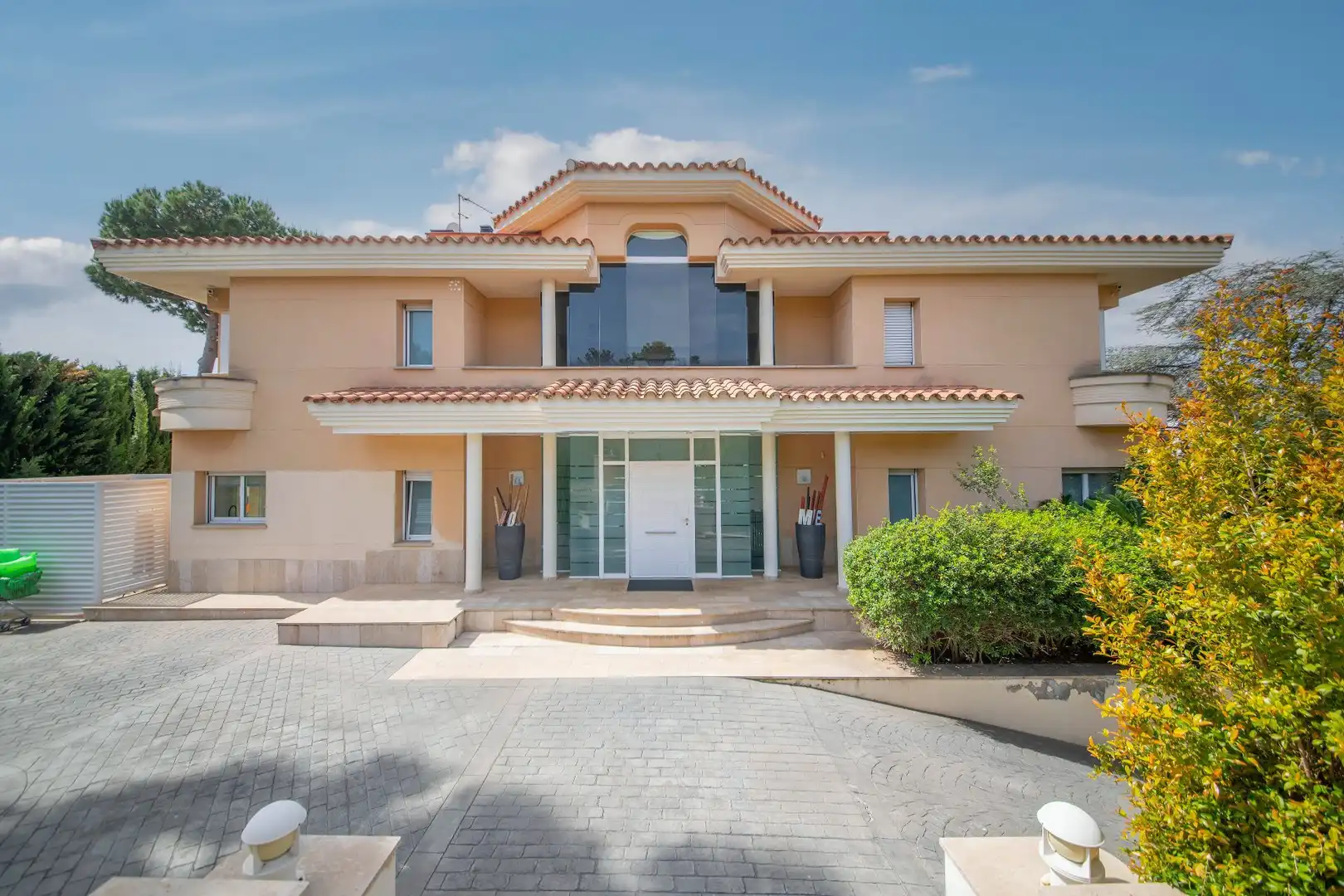 Vista exterior de Casa o chalet en venta en Alella con Aire acondicionado, Calefacción y Jardín privado