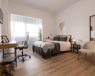 Bedroom of Flat to share in  Granada Capital  with Balcony