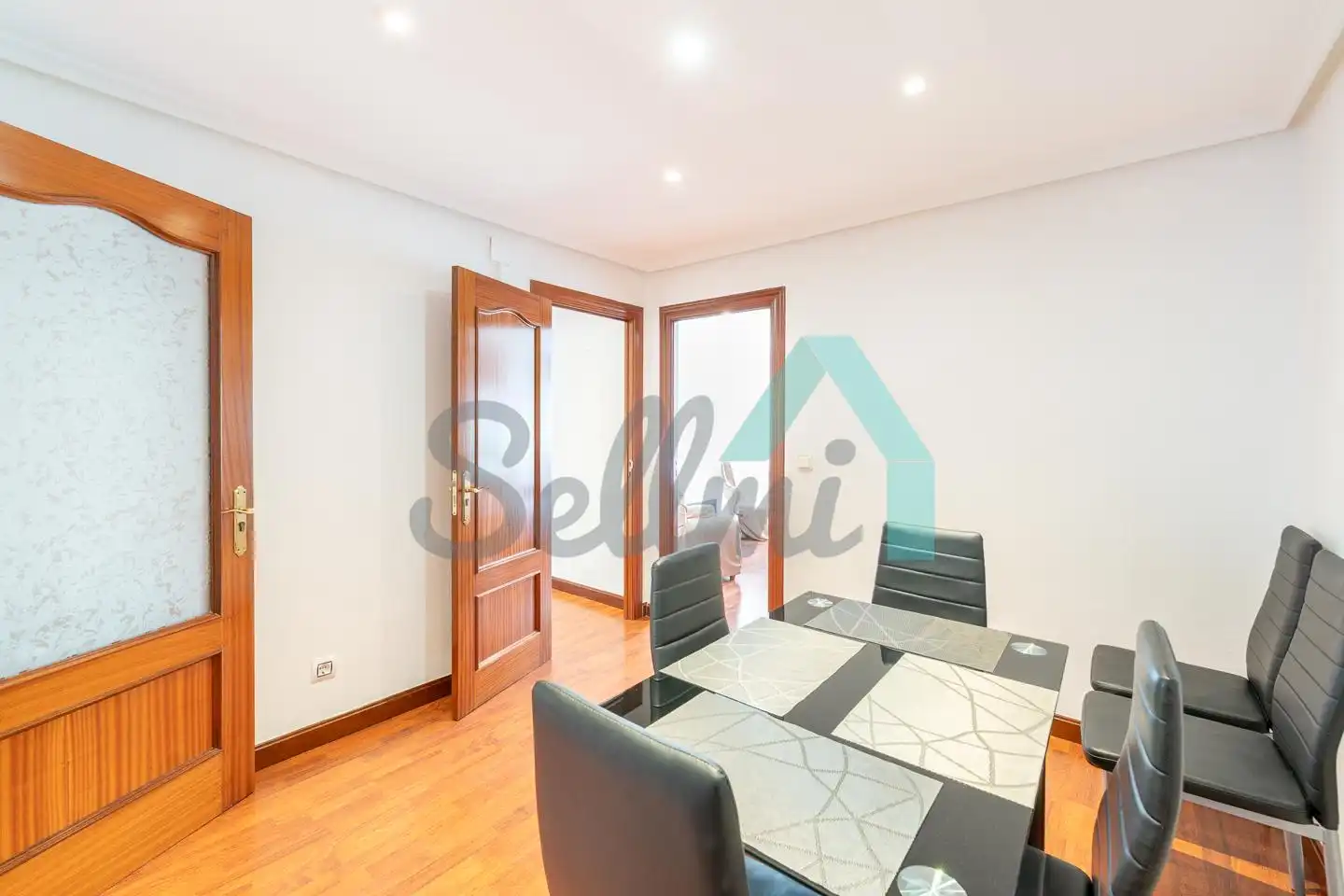 Vista exterior de Piso en venta en Oviedo  con Calefacción