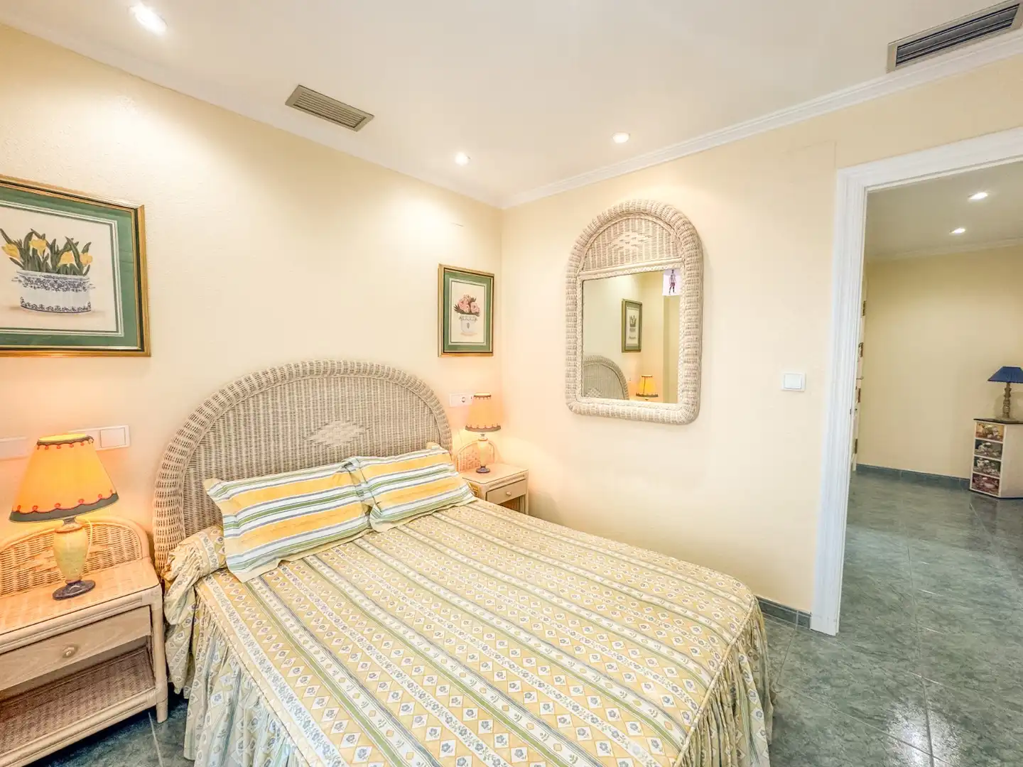 Dormitori de Apartament de lloguer en Santa Pola amb Terrassa, Moblat i Forn