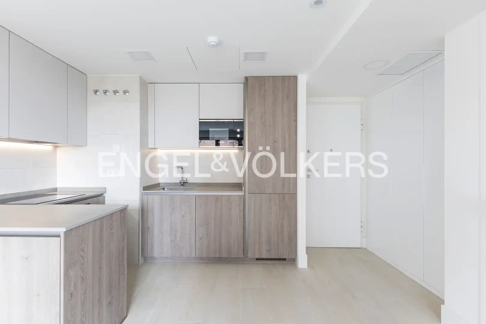Kitchen of Flat for rent in Madrid  with Air Conditioner, Heating and Storage room
