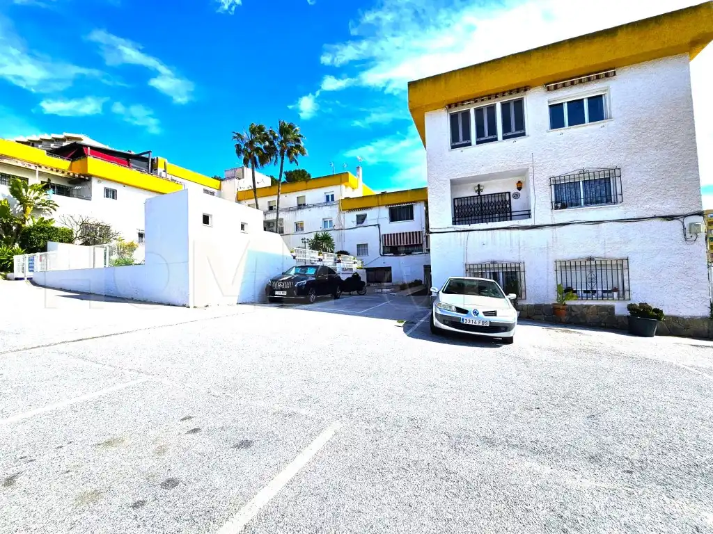 Vista exterior de Apartament en venda en Torremolinos amb Jardí privat, Piscina i Piscina comunitària