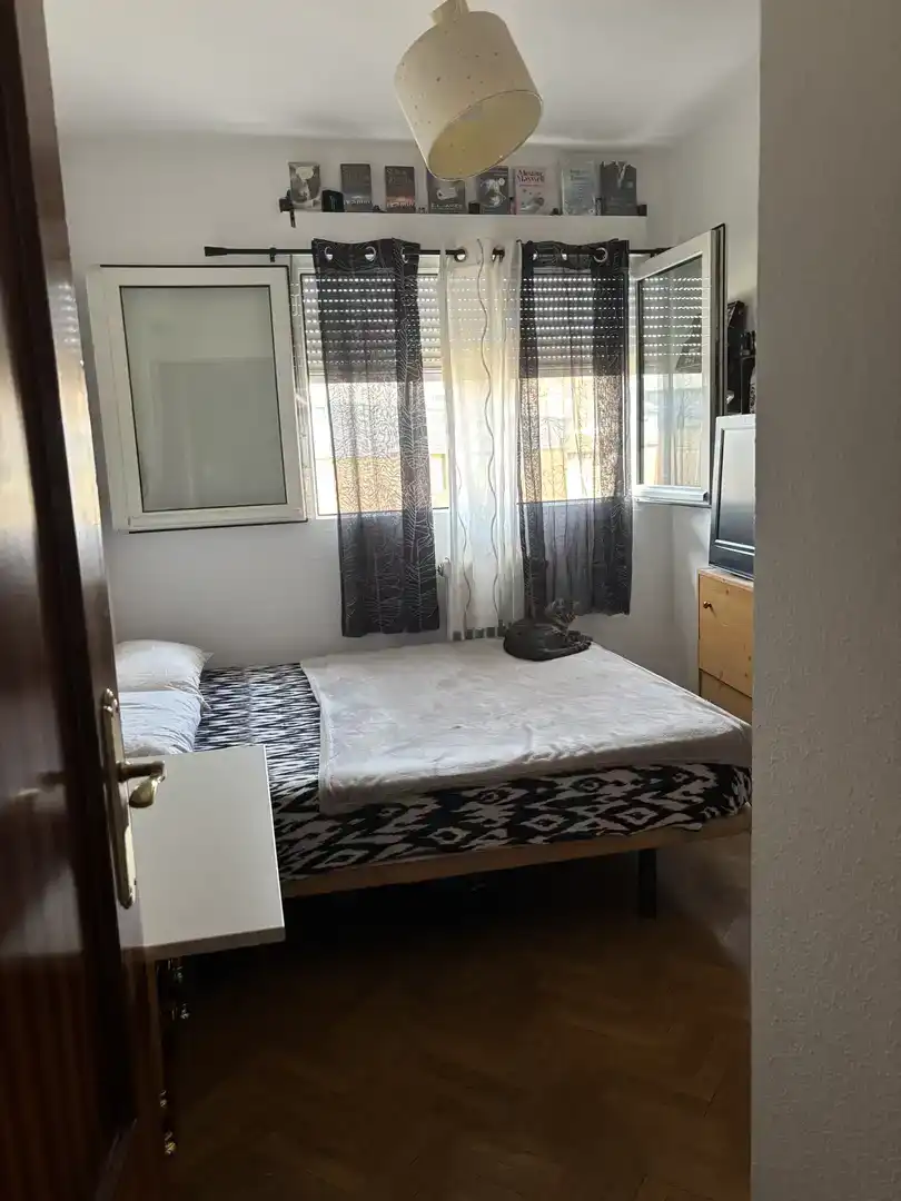 Bedroom of Flat for share in Las Rozas de Madrid  with Parquet flooring, Swimming Pool and Furnished