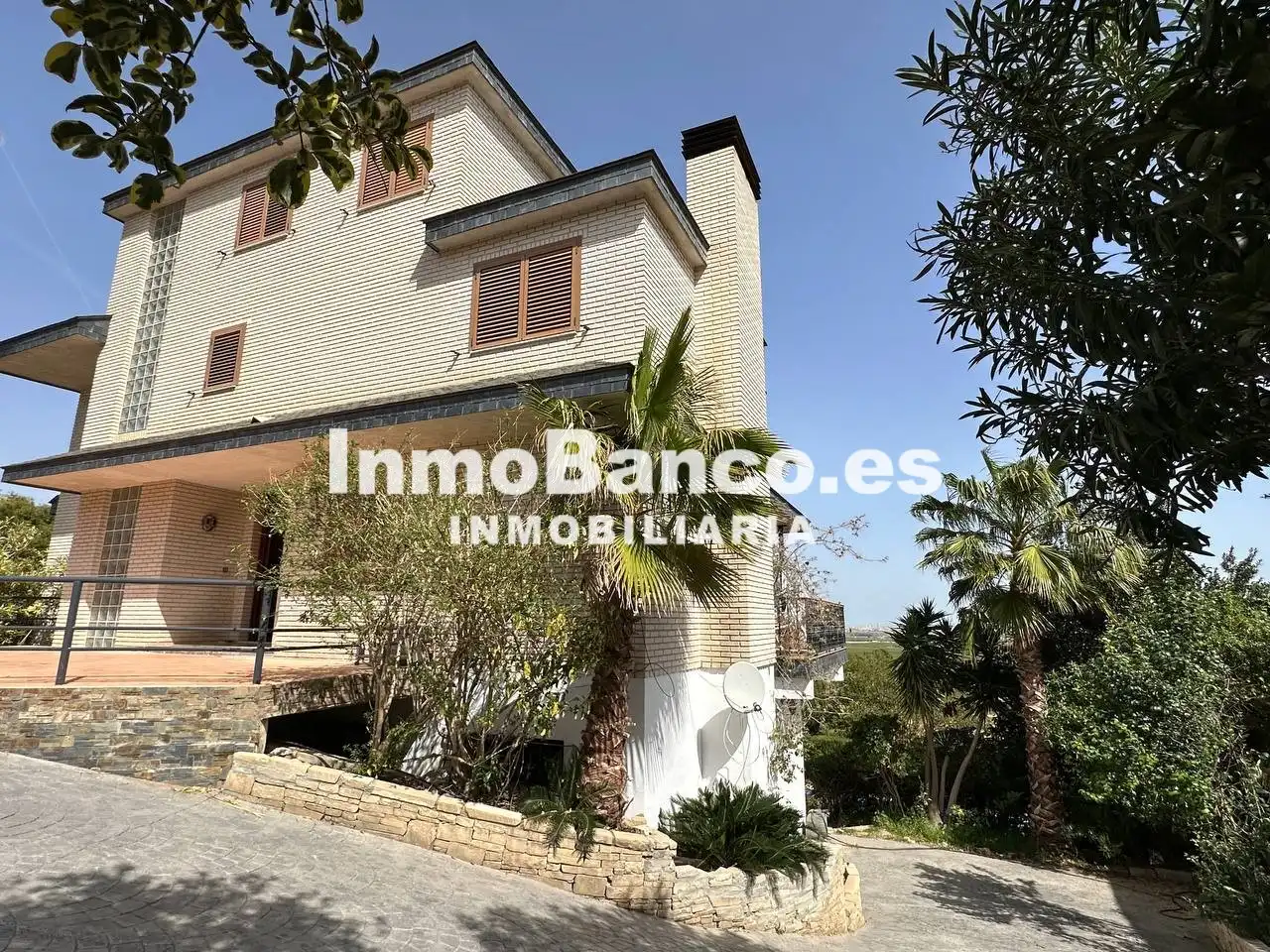 Vista exterior de Casa o chalet de alquiler en Chiva con Aire acondicionado, Calefacción y Jardín privado