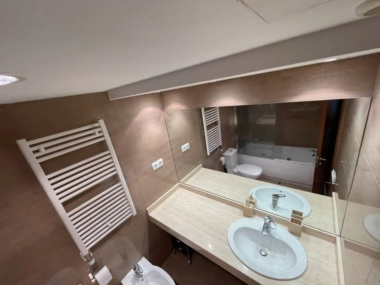 Flat for rent in Calle MIQUEL CASAS, Barri del Centre