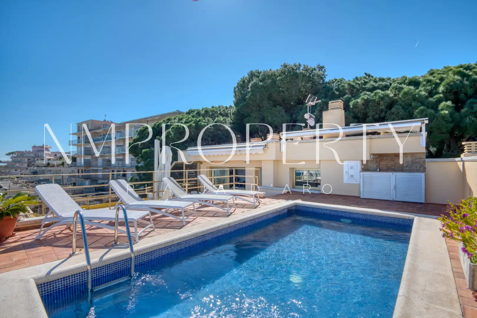 Vista exterior de Ático de alquiler en Sant Feliu de Guíxols con Aire acondicionado, Terraza y Piscina