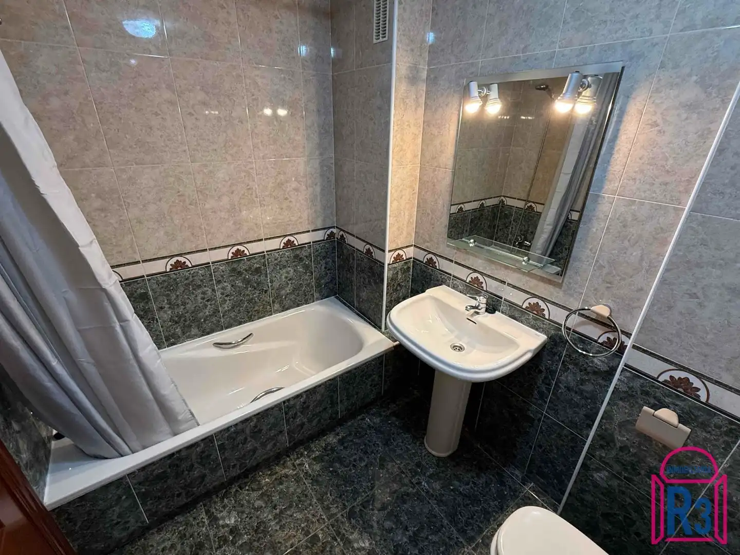 Bathroom of Apartments for rent in León Capital   with Heating, Terrace and Furnished