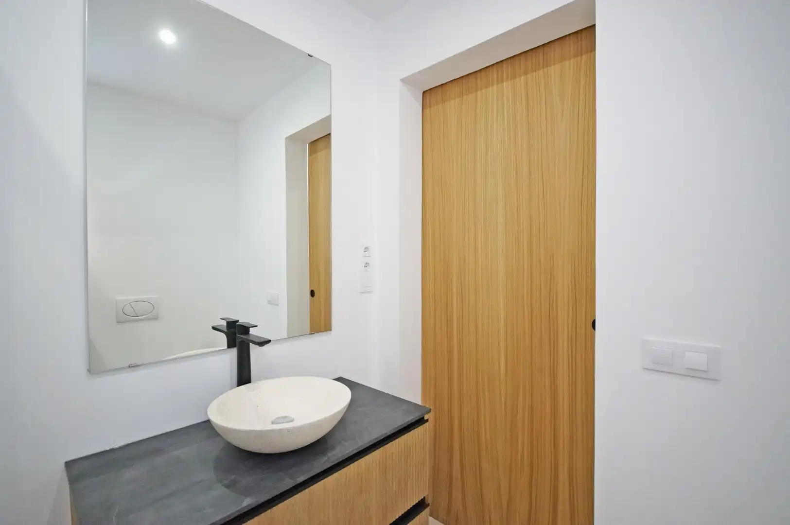 Badezimmer von Wohnung zum Verkauf in Sitges mit Klimaanlage, Terrasse und Alarm