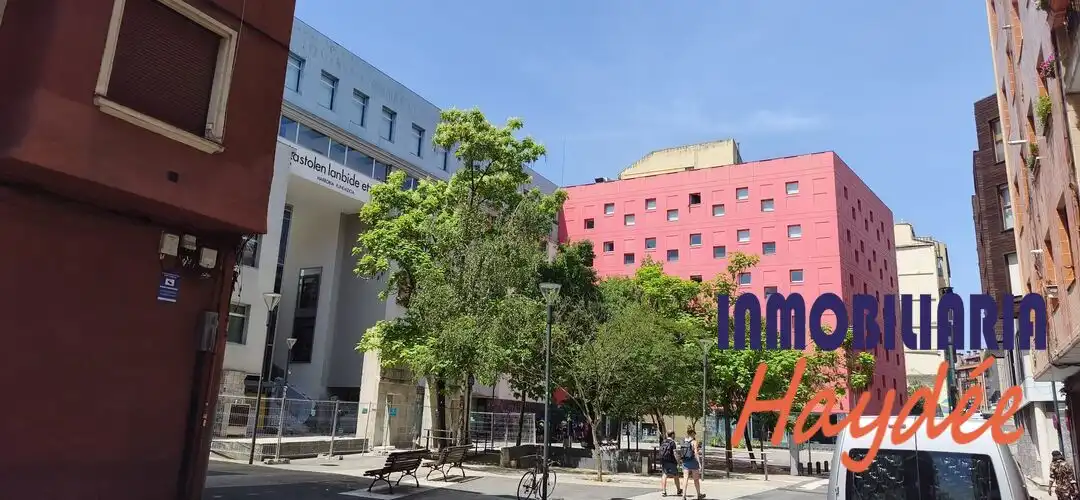 Vista exterior de Local en venta en Bilbao 