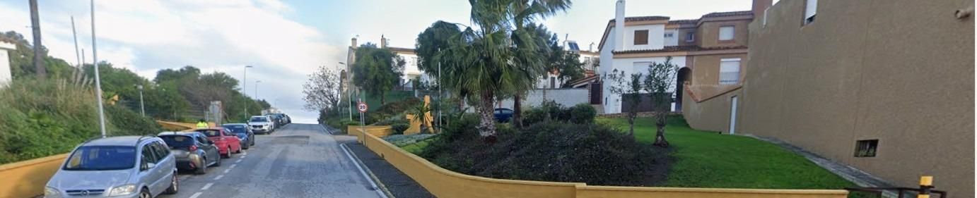 Vista exterior de Pis en venda en Algeciras amb Terrassa i Piscina comunitària